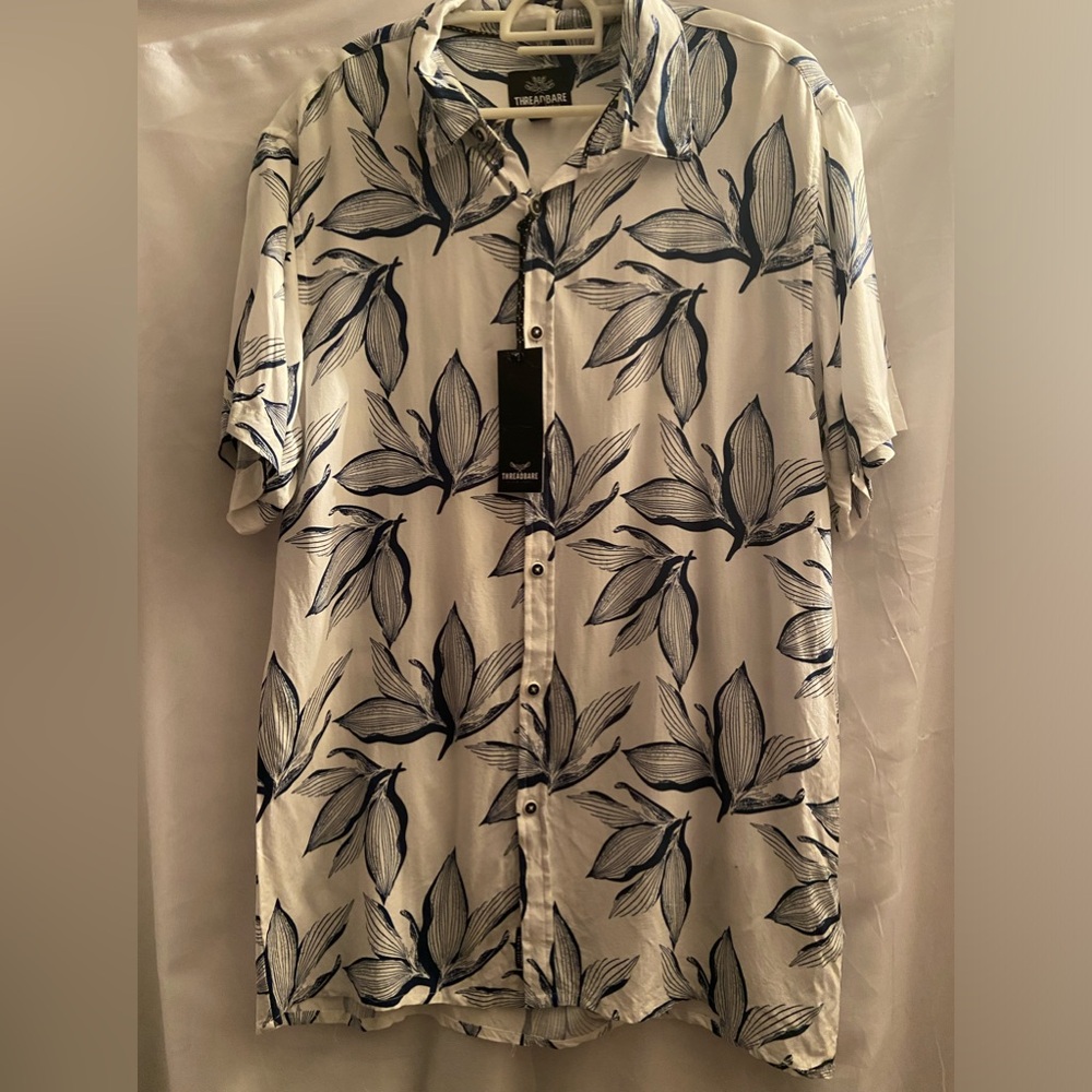 Men’s medium Threadbare casual button up collared shirt.